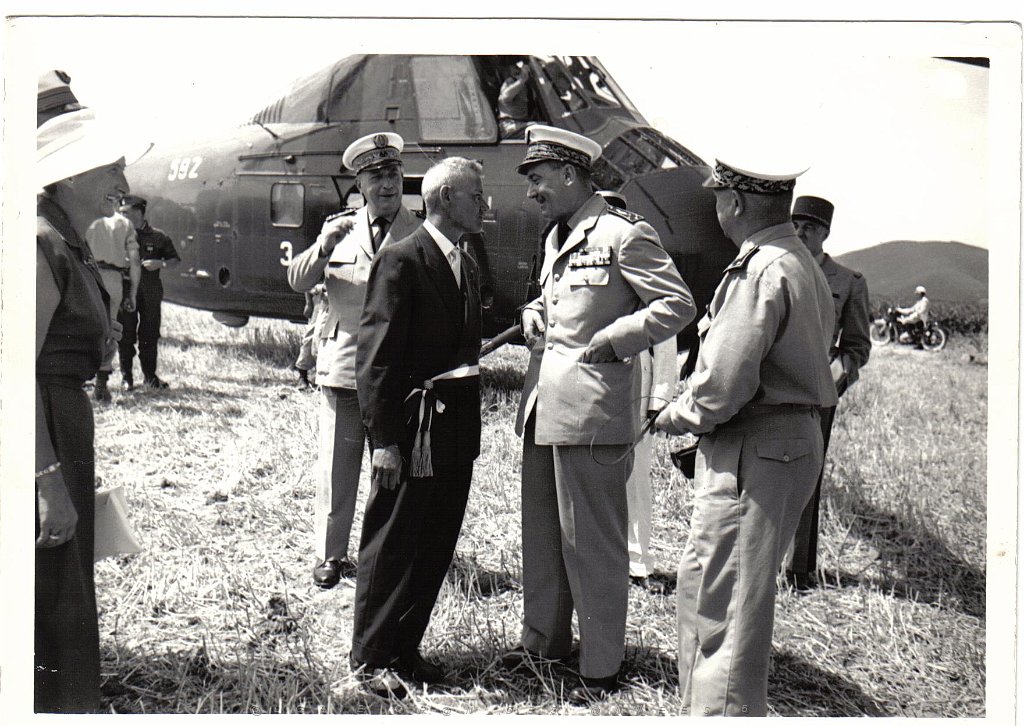 BOU SFER 06 JUILLET 1958 POSE DE LA PREMIERE PIERRE DU MONUMENT AUX MORTS 002.jpg